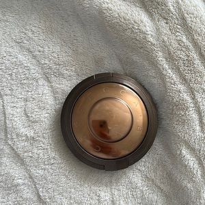 Becca bronzer in Ipanema Sun